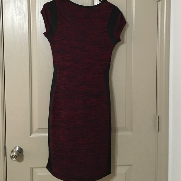 😍Dress (NWOT )enhances your curves. - Picture 3 of 4