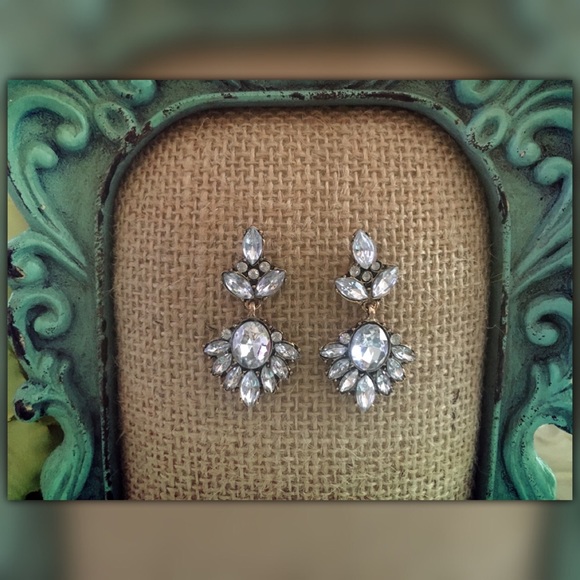 ❌ Boutique | Rhinestone Drop Earrings - Picture 2 of 3