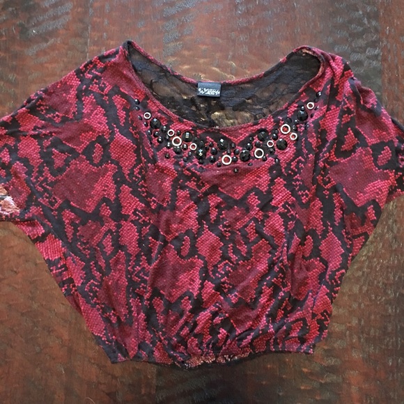 Daytrip red and black elastic bottom shirt