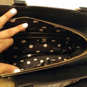 Additional pictures of Anne Klein purse