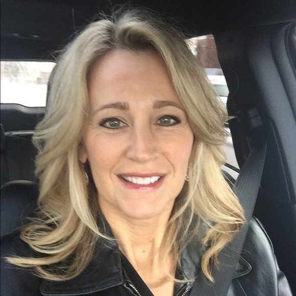 Meet your Posher, Debbie