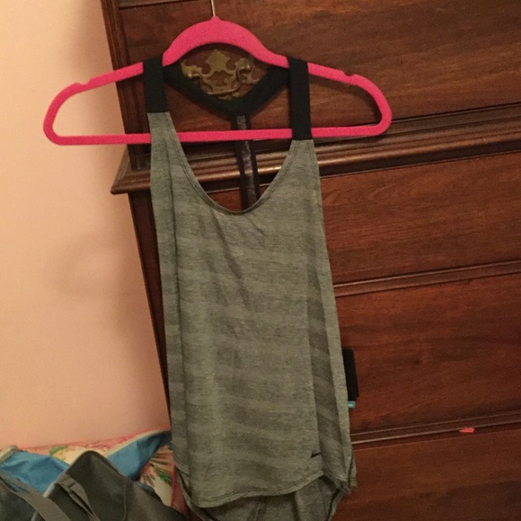 Super cute low back Nike tank