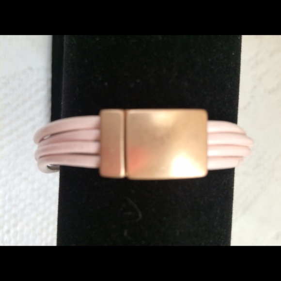 HUGE FLASH SALE❣Pink Leather,Crystal,Gold Bracelet - Picture 2 of 2