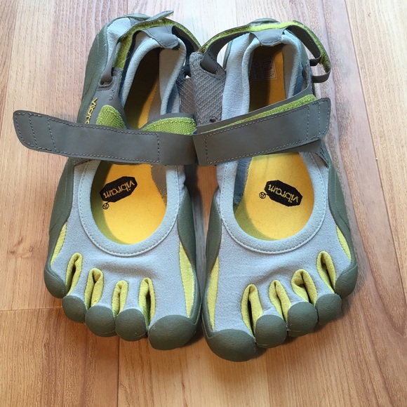 NWOT Vibram Five Fingered Shoes!