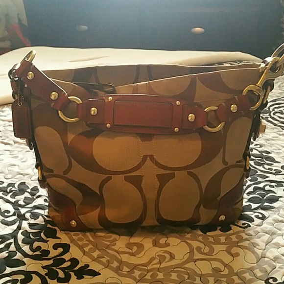 Coach maroon trimed shoulder bag