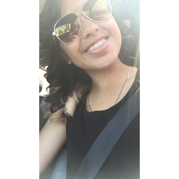 Meet your Posher, Julisa - Picture 1 of 1