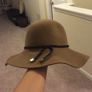 Floppy 100% wool hat!