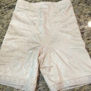 Flex tummy control. New without tags