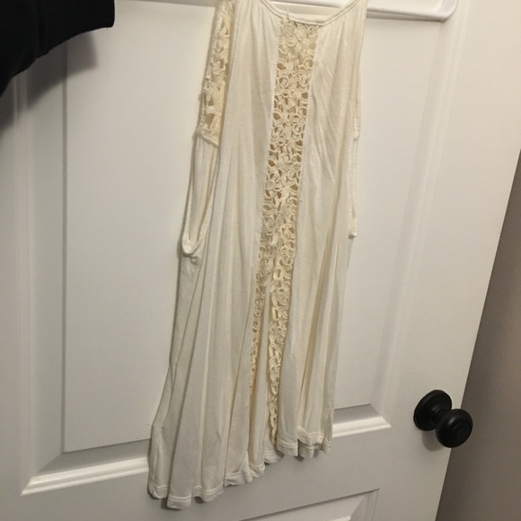 White flowy lace tank top - Picture 2 of 2