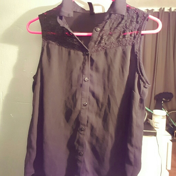 Black sleeveless collared blouse