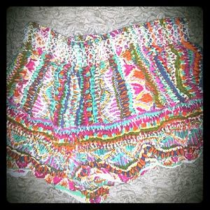 Cute pair of light summer shorts.