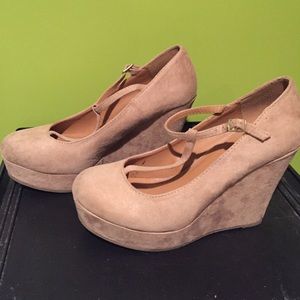 tan wedges