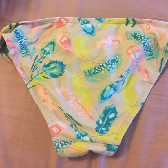 Bathing suite bottoms - Picture 2 of 4