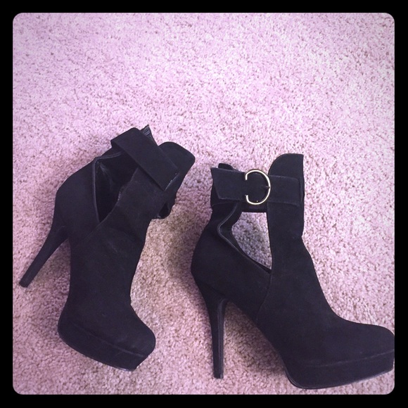 Shoes - Black heels