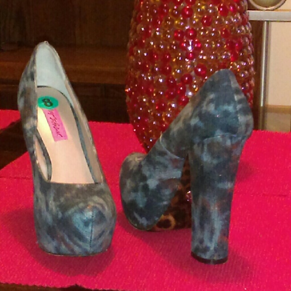 Betsey Johnson.      Leopard print heels..