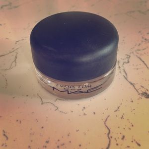 Pro Longwear Paint Pot in Layin'Low