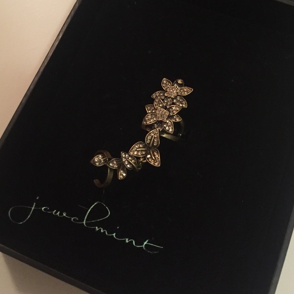 Jewelmint long connected ring size 6