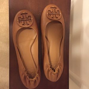 Gorgeous camel leather Tory flats! Worn once!