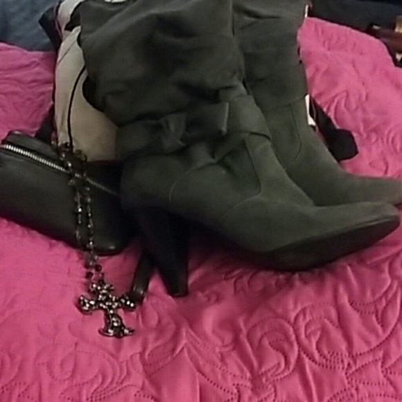 ******BOOTS****** NEW LISTING******