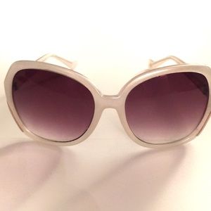 🎉SALE🎉Ivanka Trump Rose Gold/White Pearlized