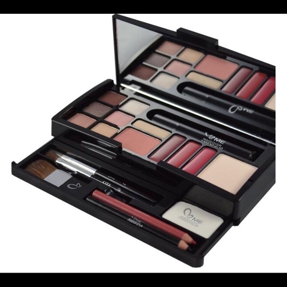 Makeover essentials weekly essentials kit