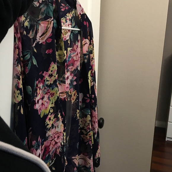 Floral lace kimono - Picture 1 of 1