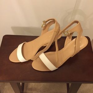 Cute express nude and white wedges