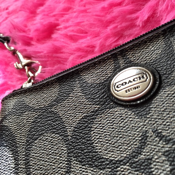 Coach wristlet - Picture 2 of 3