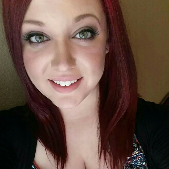 Meet your Posher, Caitlin