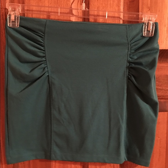 Fitted skirt. - Picture 1 of 1