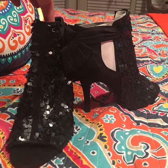 Never worn Rachel Roy shoes!