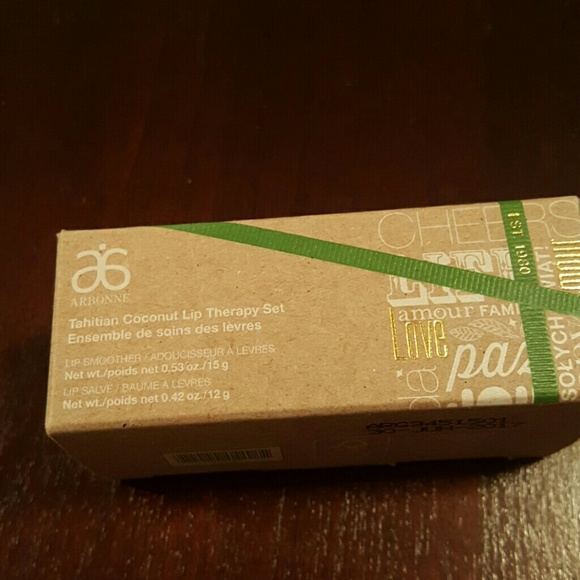 Arbonne lip therapy set