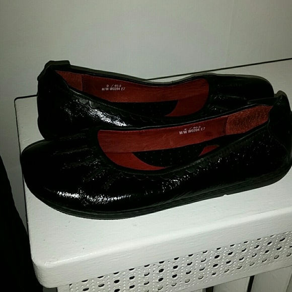 Born black patent leather flats size 9