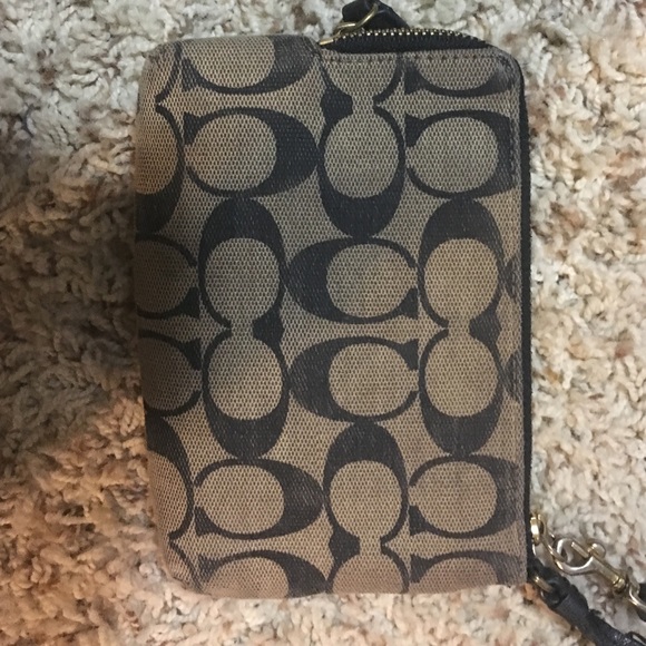 Coach - Picture 2 of 4