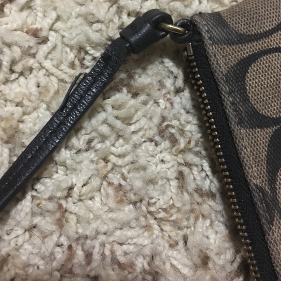 Coach - Picture 4 of 4