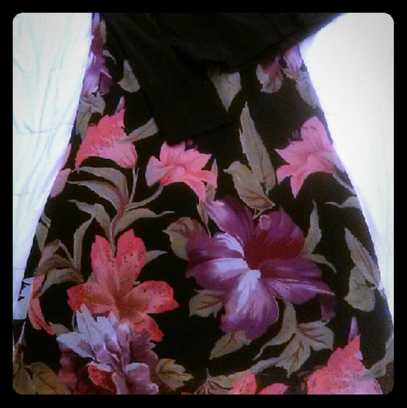 Beautiful Full Lining Colorful Floral Skirt - Picture 2 of 5