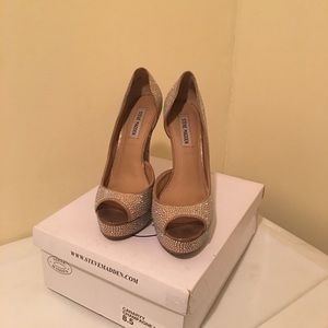 Steve Madden Canary Champagne Peep Toe Heels