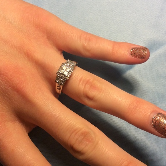 Helzberg engagement ring - Picture 2 of 3