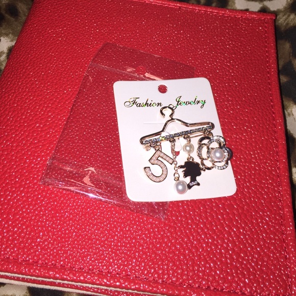Inspired gold and pearl brooch new beautiful