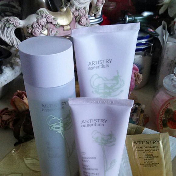 Artistry Essentials 🔴 SOLD OUT 🔴😀 - Picture 3 of 3