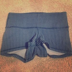 Size 4 blue/white Lululemon boogie short