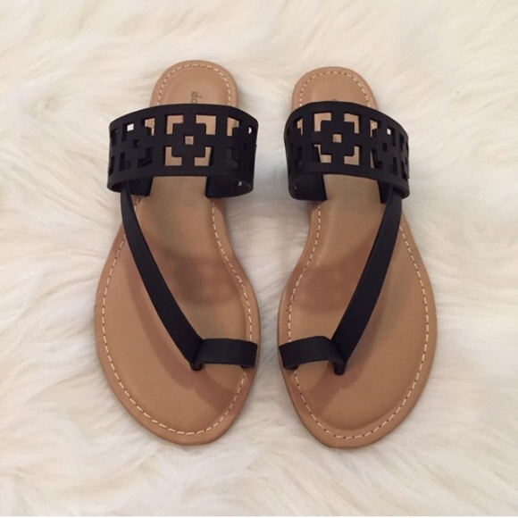 Toe Ring Geometric Sandal (LAST 7.5!) - Picture 2 of 4