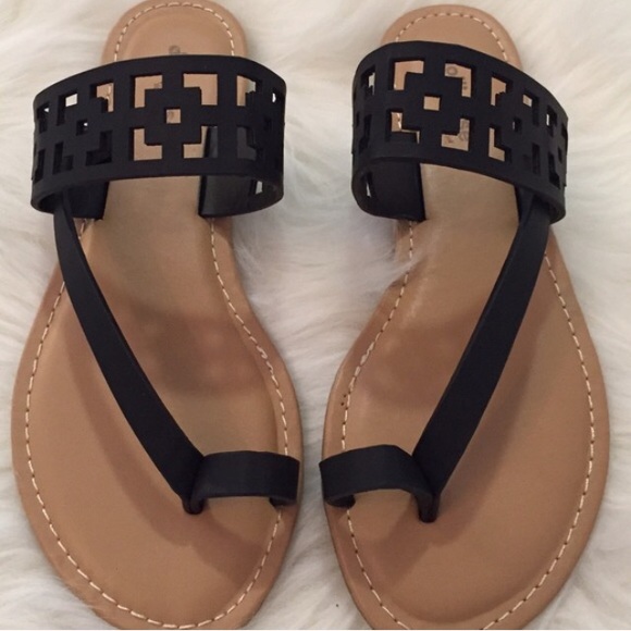 Toe Ring Geometric Sandal (LAST 7.5!) - Picture 4 of 4