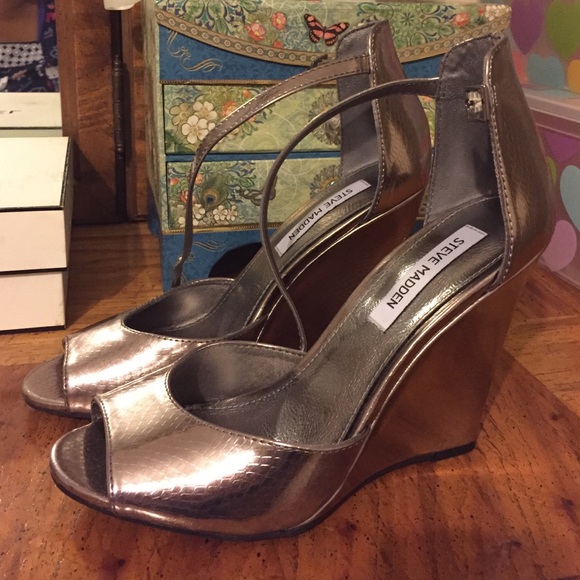 Steve Madden wedges !