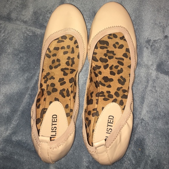 🆕🎉 Baige Flats, Shoes