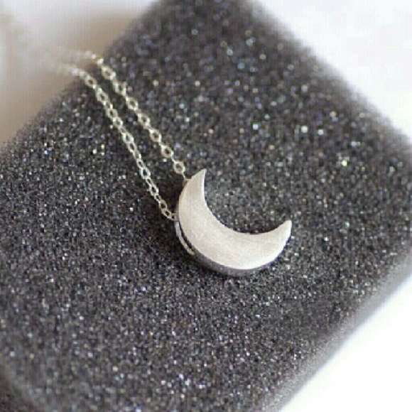Dainty Crescent Moon Necklace (gold or silver) - Picture 4 of 4