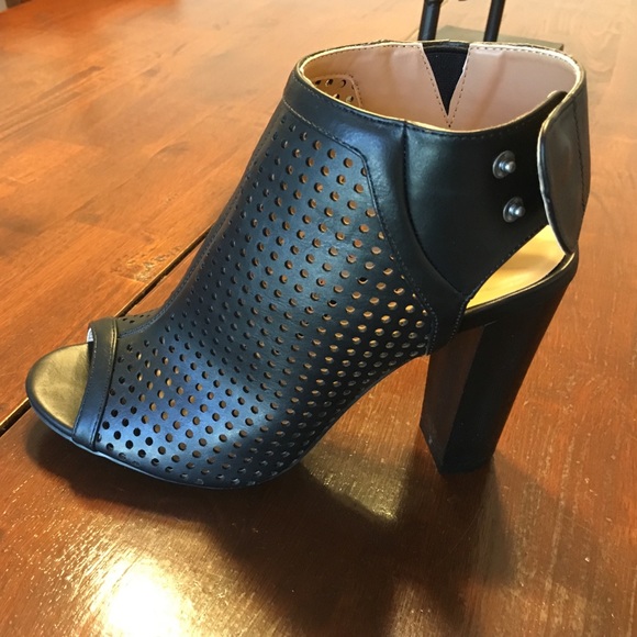 Last pair! 😱 (Size 10) ‼️Clearance‼️ - Picture 2 of 4