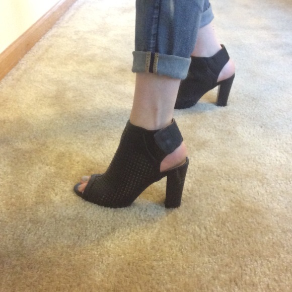 Last pair! 😱 (Size 10) ‼️Clearance‼️ - Picture 4 of 4