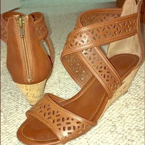 Brown leather sandal with cork heel