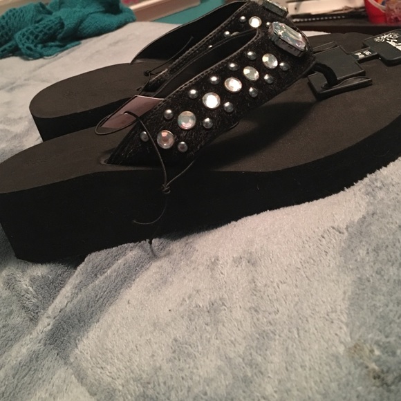 NWT Wedge Flip flops - Picture 2 of 3